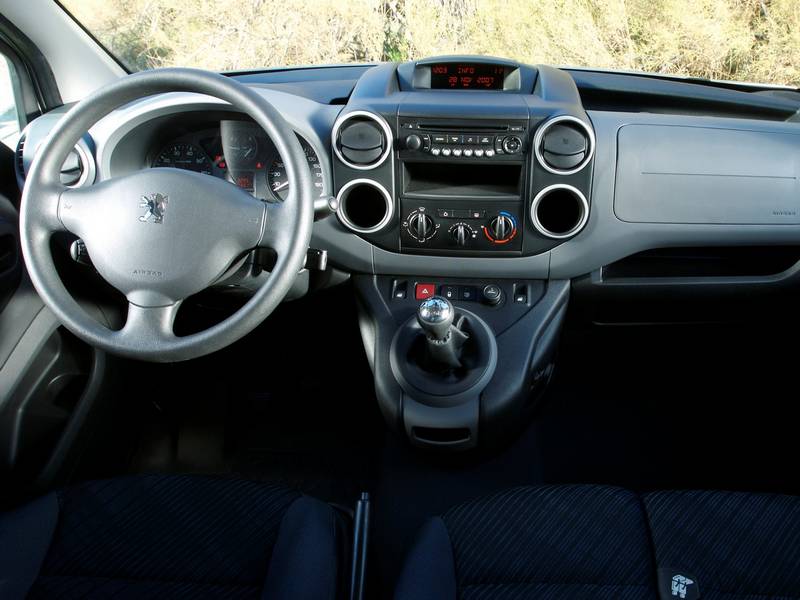 Фото автомобиля Peugeot Partner Fourgon